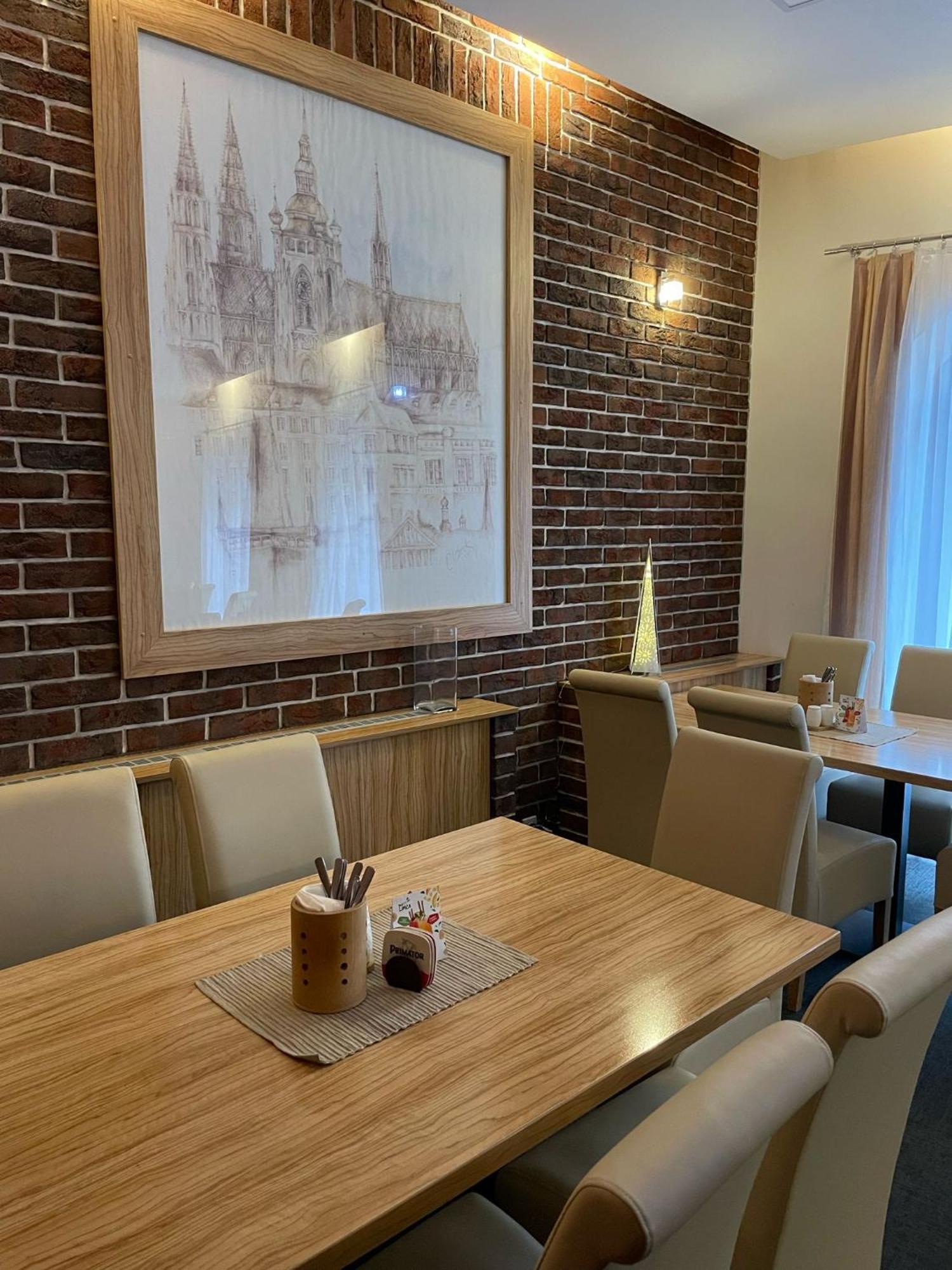 Hotel U Mesta Prahy Náchod Εξωτερικό φωτογραφία
